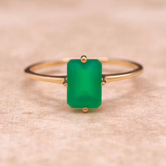 Suave Green Solitaire Ring