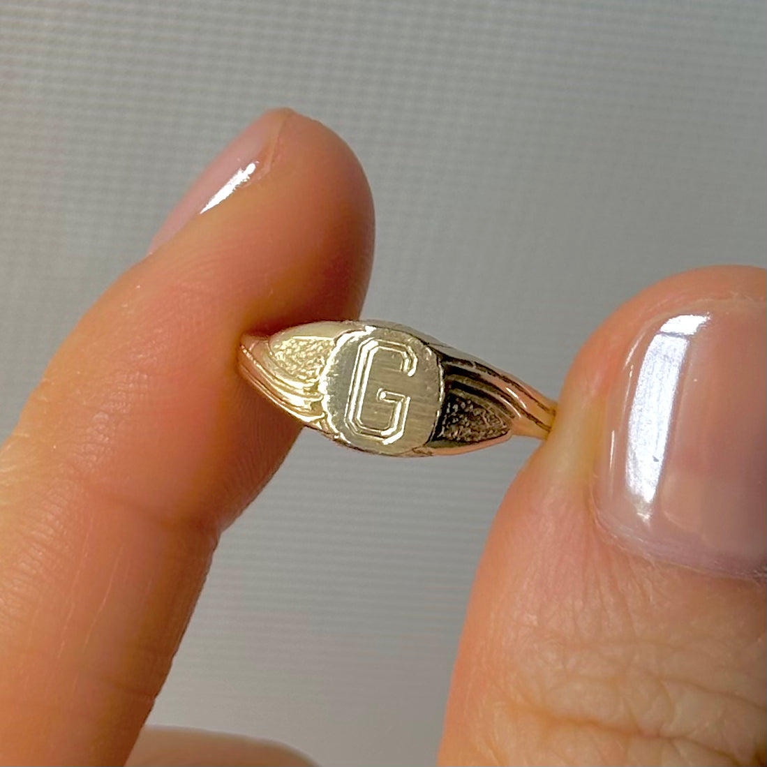 Platform "G" Engraved Signet