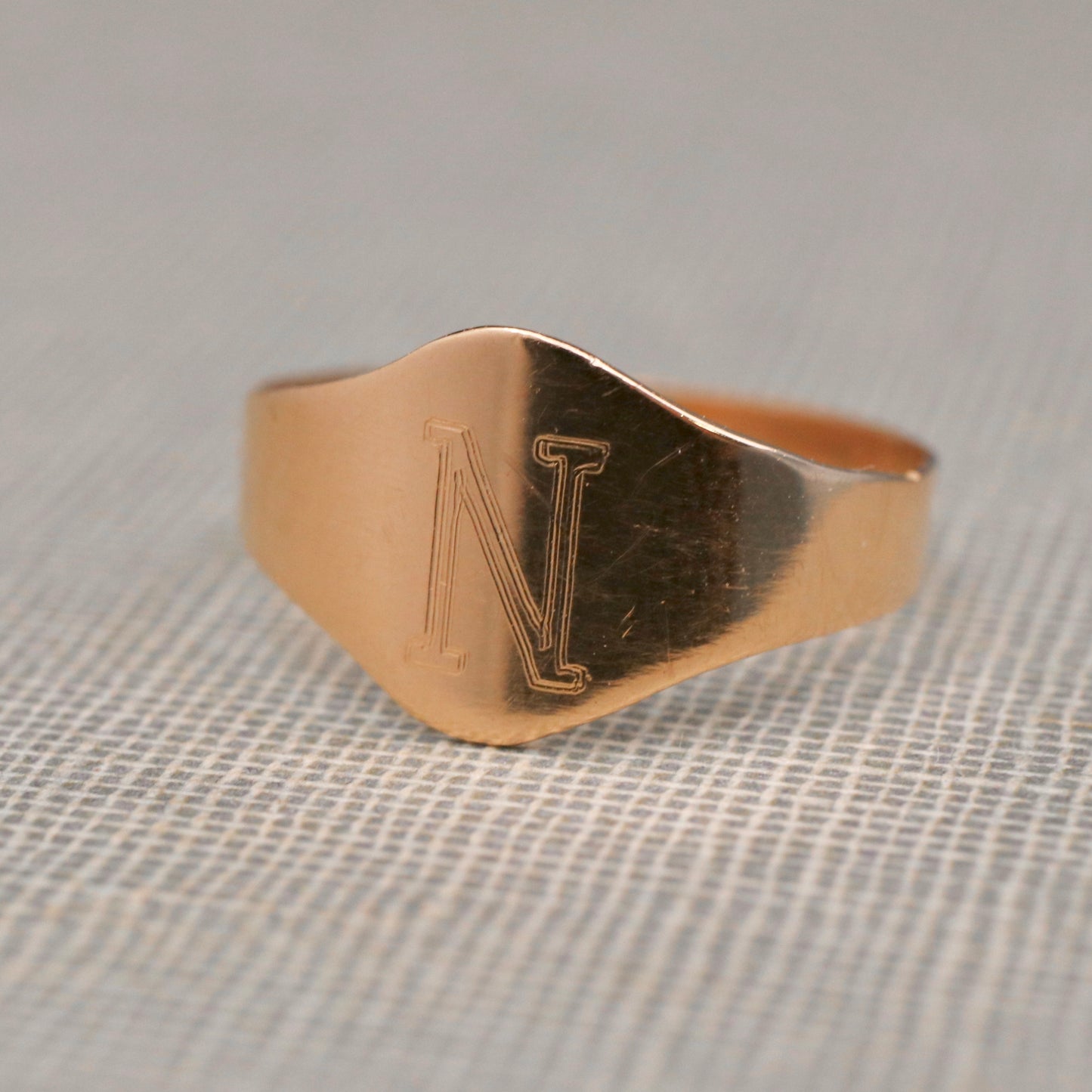 Glossy "N" Band Signet